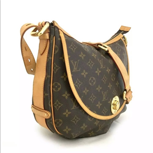 Louis Vuitton Handbags - Like New: Louis Vuitton Monogram Turum GM Bag~ ⭐️